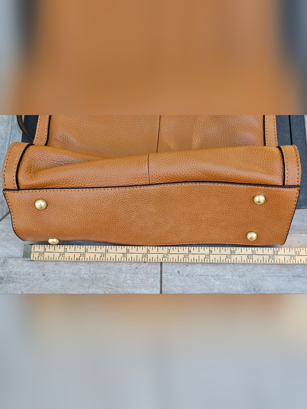 Kattee Pebble Leather Tote - Picture 9 of 11